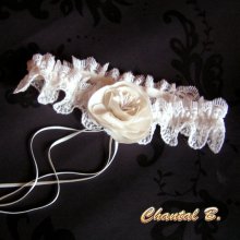 wedding garter lace scalloped ivory satin flower in the heart of ivory pistils and ribbons