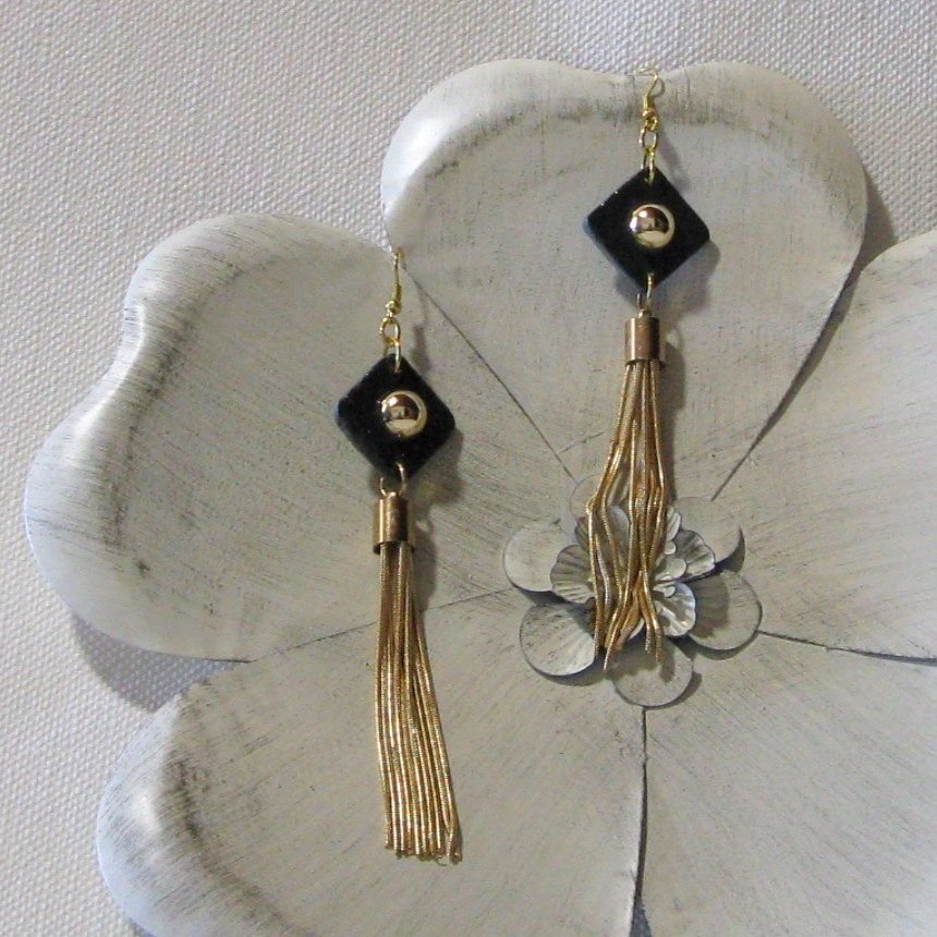 Longues Boucles d'oreille pour Femme en Ardoise et Pompon Doré, Création Unique