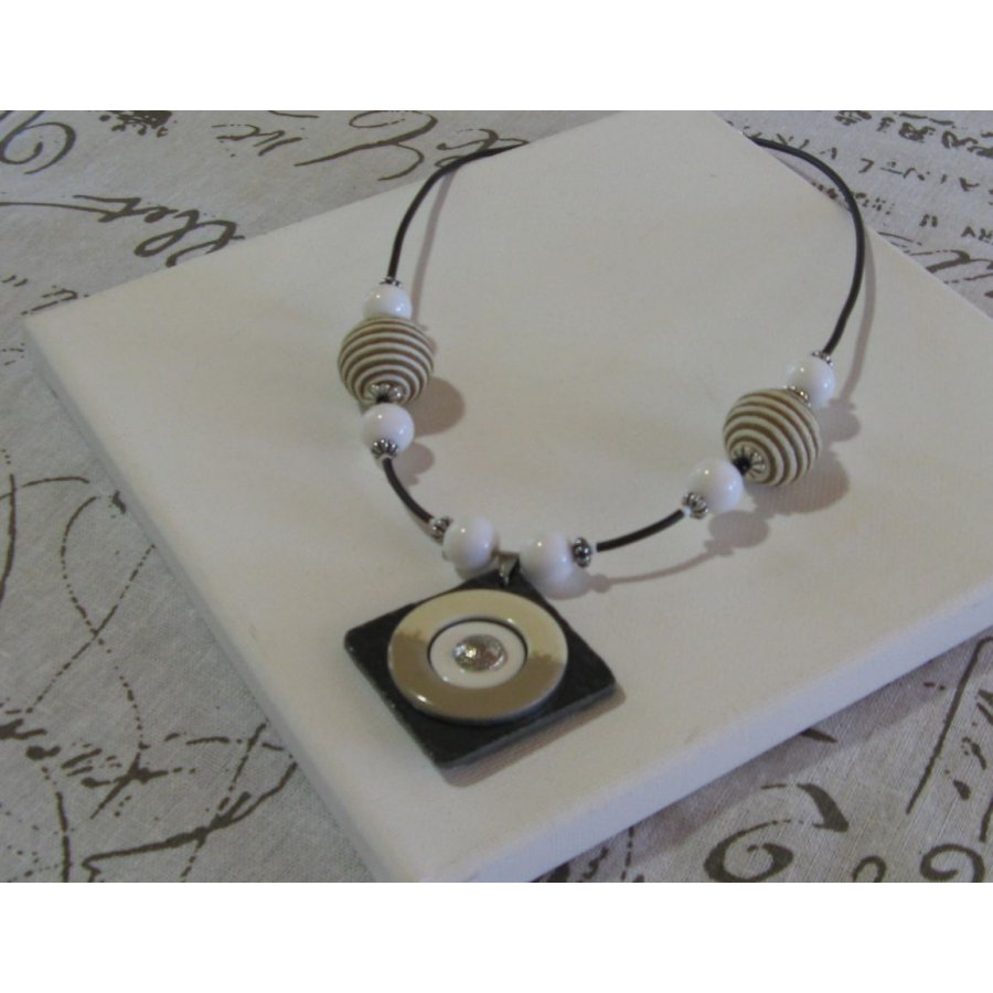 Gros Collier pour Femme en Ardoise Beige et BLanc, Création Unique