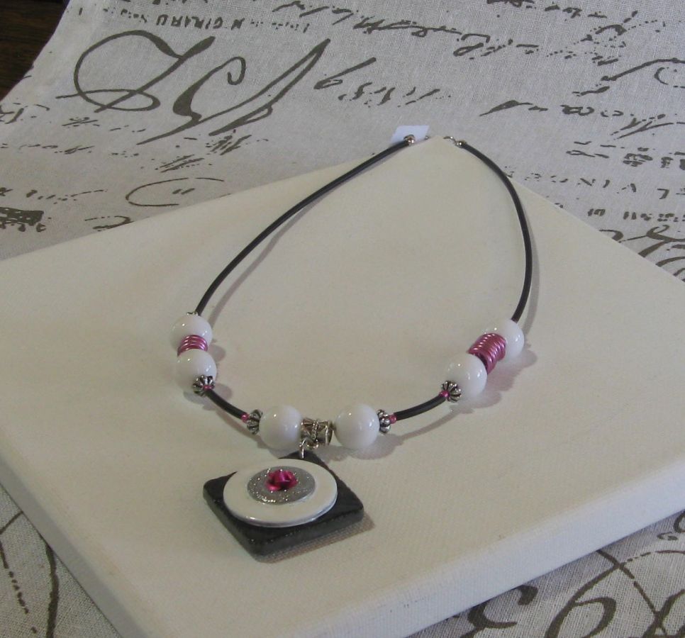 Collier pour Femme en Ardoise, Rose et Blanc, Création Unique