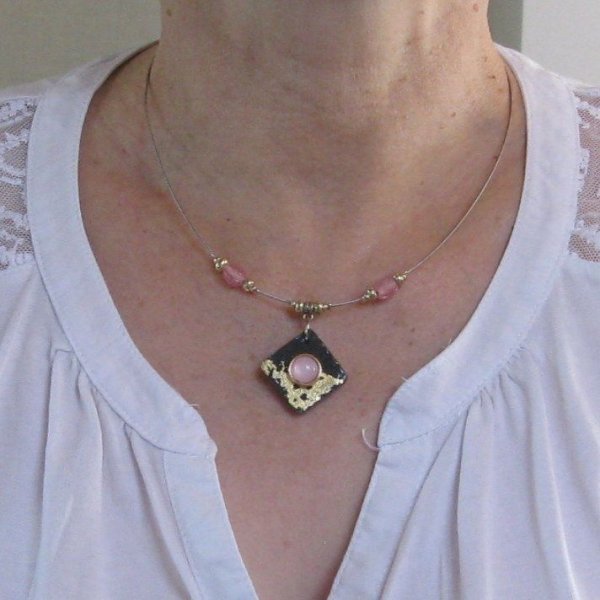 Collier pour Femme, de Style Romantique en Ardoise de couleurs rose et or, Création Unique