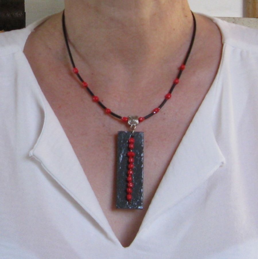 Necklace for Woman in Slate and Red pearls mounted on a black silicon cord, Unique Creation