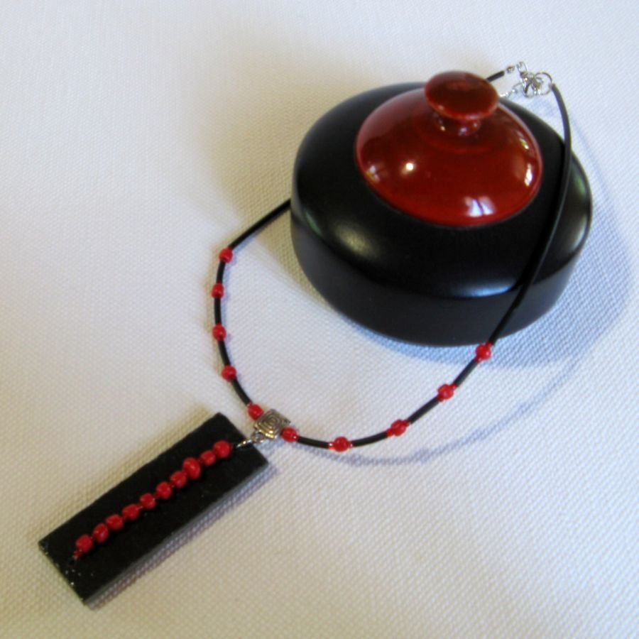 Necklace for Woman in Slate and Red pearls mounted on a black silicon cord, Unique Creation