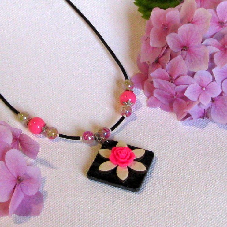 Slate Necklace for Woman with Fuchsia and Ecru Flower, Unique Creation