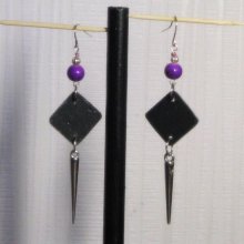 boucles d'oreille longues violette et argent oreilles percées