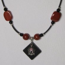 collier pendentif bouddha sur pvc et perles marron