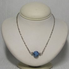 Collier ras-du-cou  perle fleur bleu sur chaine fantaisie