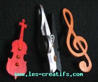 Figurines Wooden musical instruments