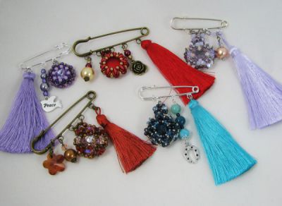 Making beaded brooches