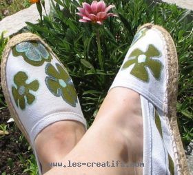 Espadrilles with painted flowers