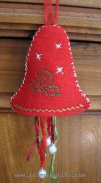 Christmas bell in felt and embroidery