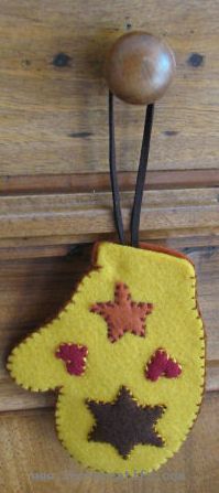 Applied felt mitten