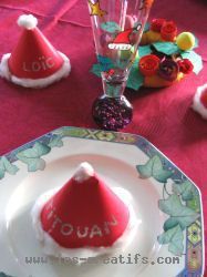 <strong>A Santa hat as a place card</strong>, made of thick red paper and cotton