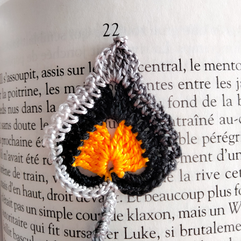 Leaf" bookmarks - Pocket size