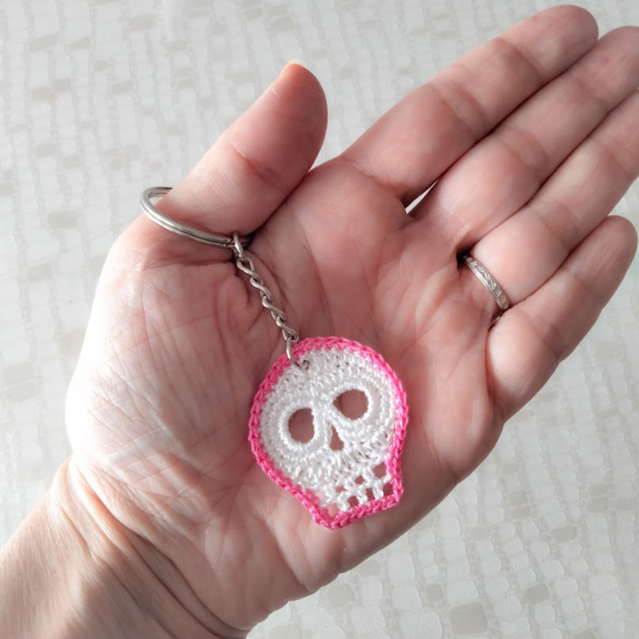 Skull and crossbones" key ring White and pink