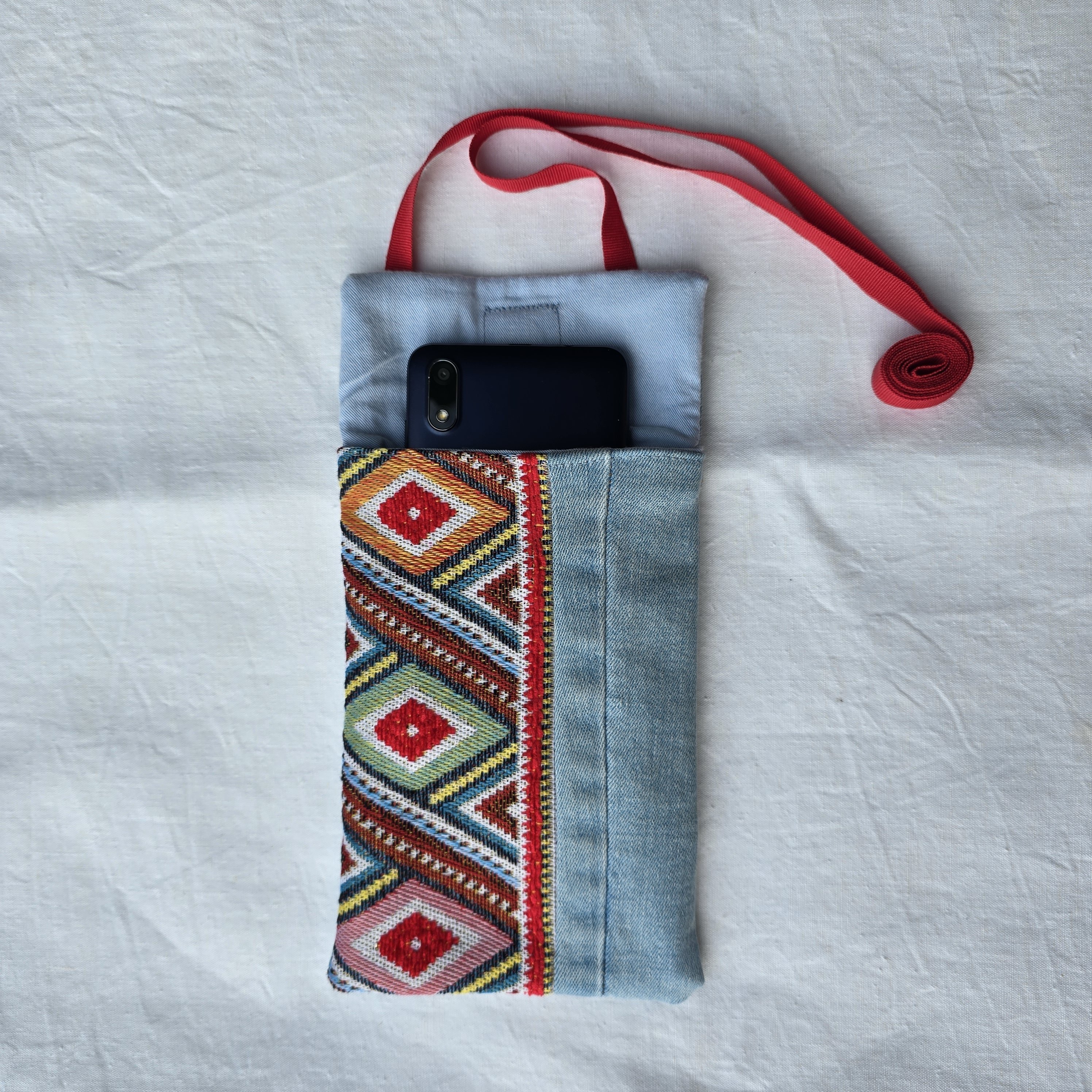 Pochette en tissu pour t&eacute;l&eacute;phone, avec bandouli&egrave;re