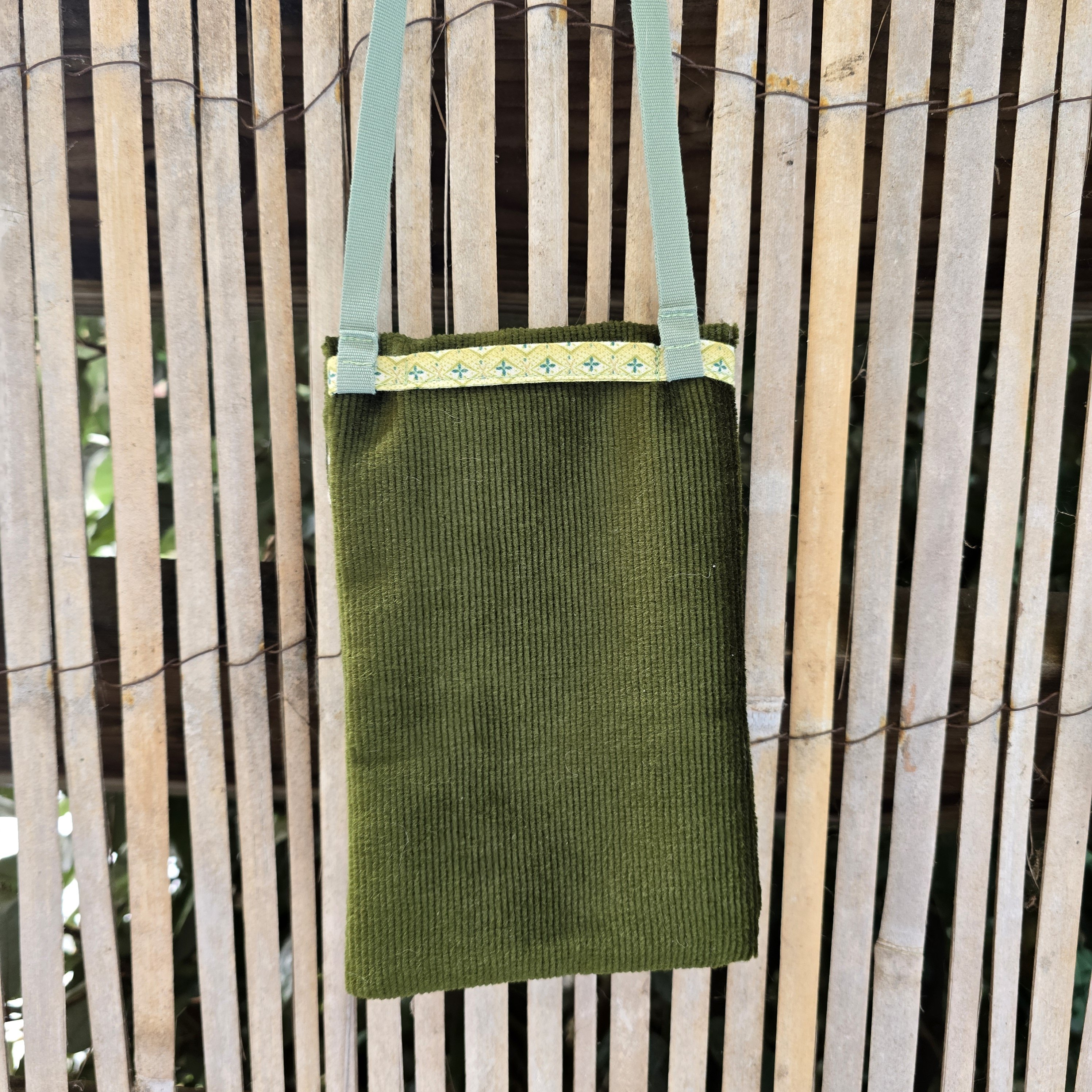 Pochette en tissu pour t&eacute;l&eacute;phone, avec bandouli&egrave;re