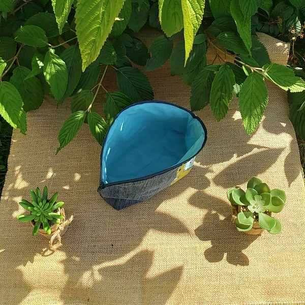 trousse de toilette en jean et coton imprim&eacute;