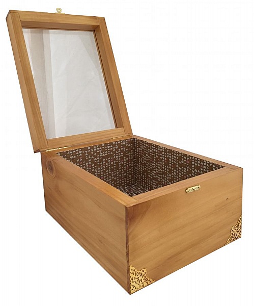 Wooden box and its glass lid. Model: heart of honey.