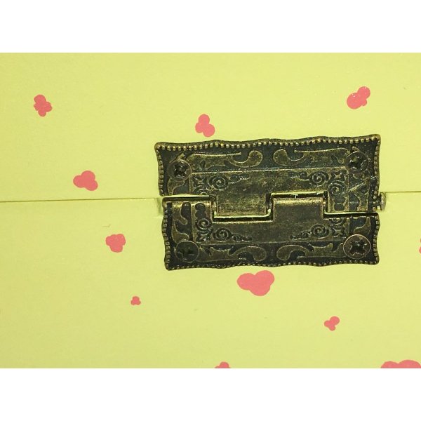 Wooden box and its glass lid. Model : yellow sakura