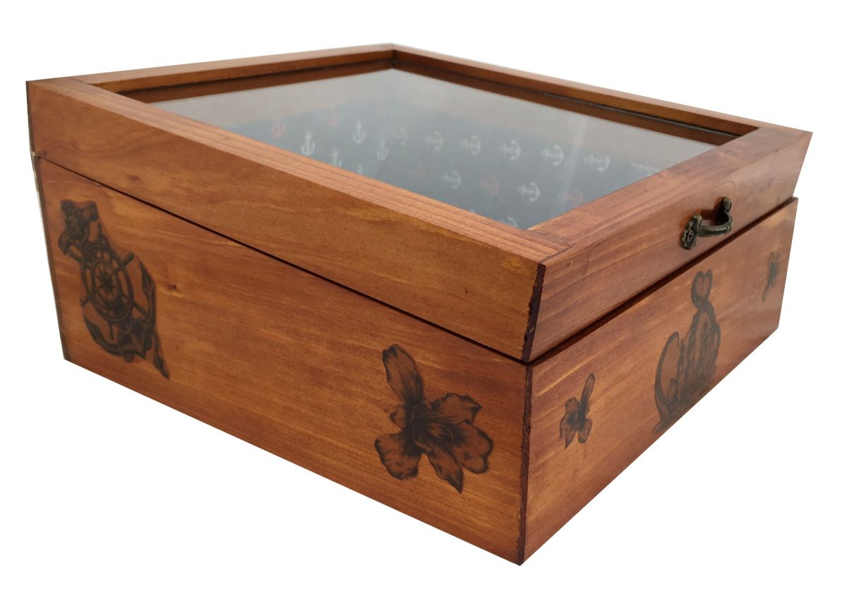 Wooden box inclined and its glass lid. Model: marine anchor.