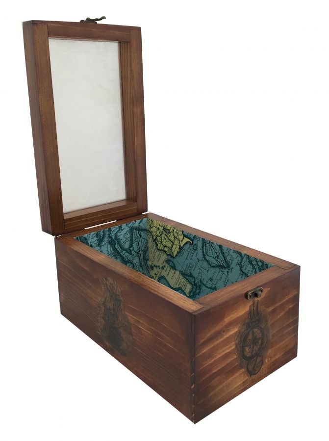 Boite en bois massif et son couvercle en verre. Model : voilier globe-trotter