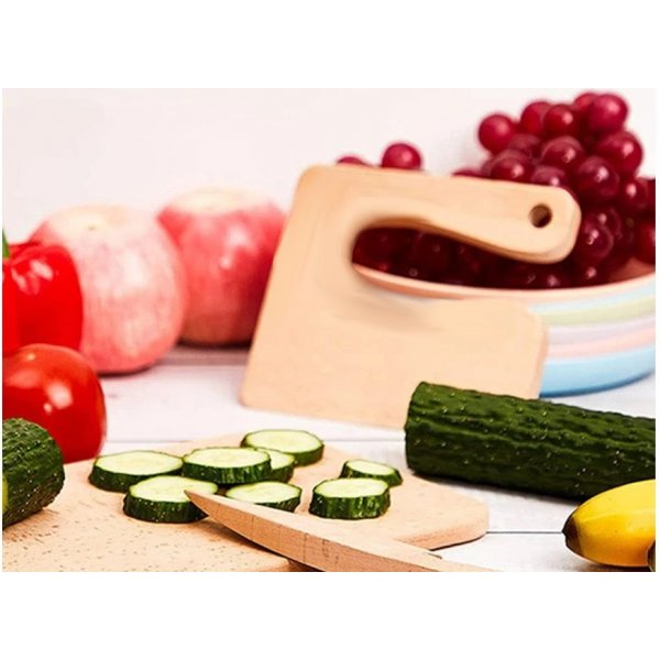 Beech wood knife and its cutting board for children