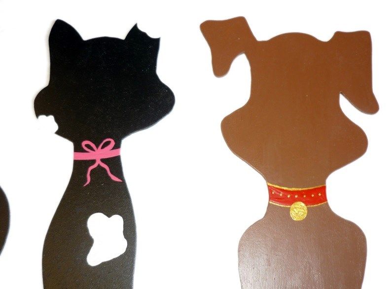 Couple cat and dog in wall decoration 