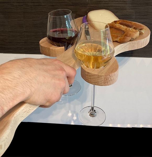 Special cutting board made of natural beech wood FSC model guitar place 2 glasses