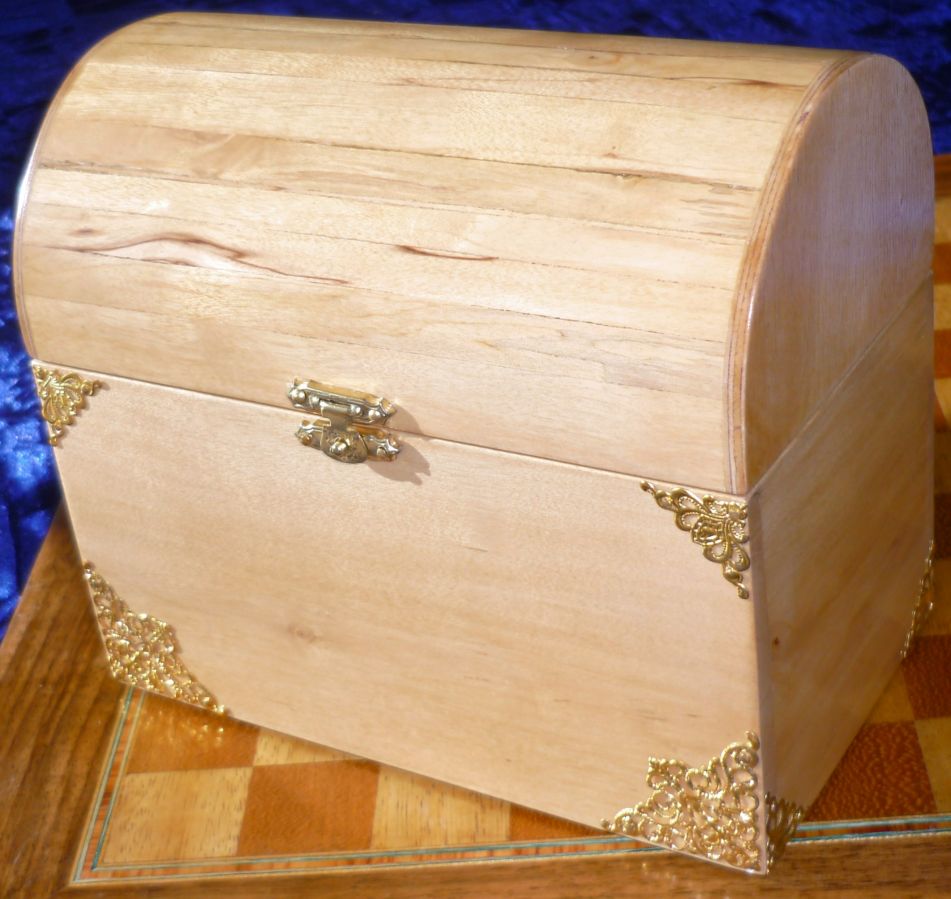 Very nice curved chest in marbled birch, solid wood from the Pyrenees 