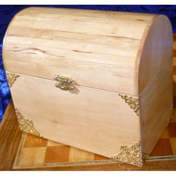 Very nice curved chest in marbled birch, solid wood from the Pyrenees 