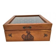 Wooden box inclined and its glass lid. Model: marine anchor.