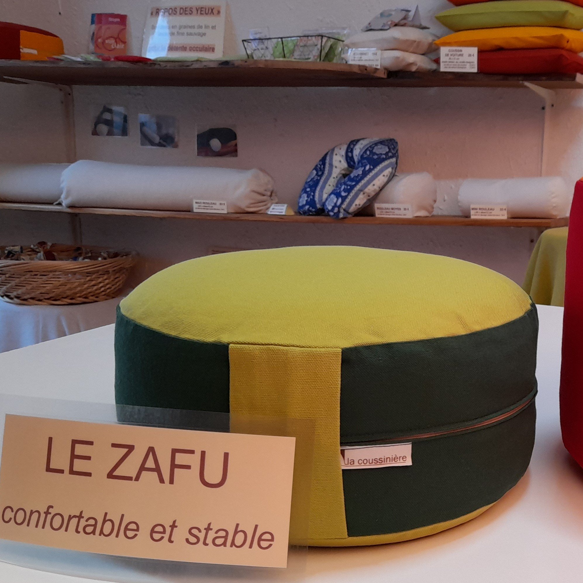 Zafu bio en petit épeautre avec housse : coussin de yoga, méditation ou décoration éco-responsable