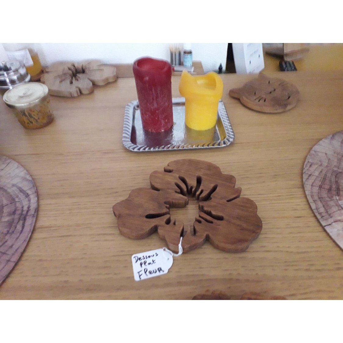 Solid oak Fleur de pensée trivet 15 mm thick