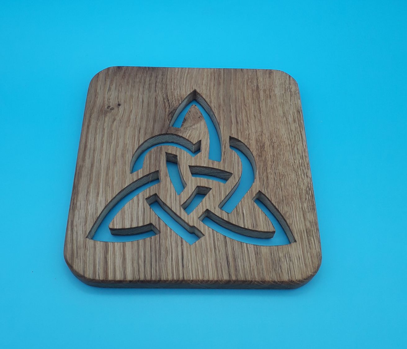 Trivet Celtic triangle in a square