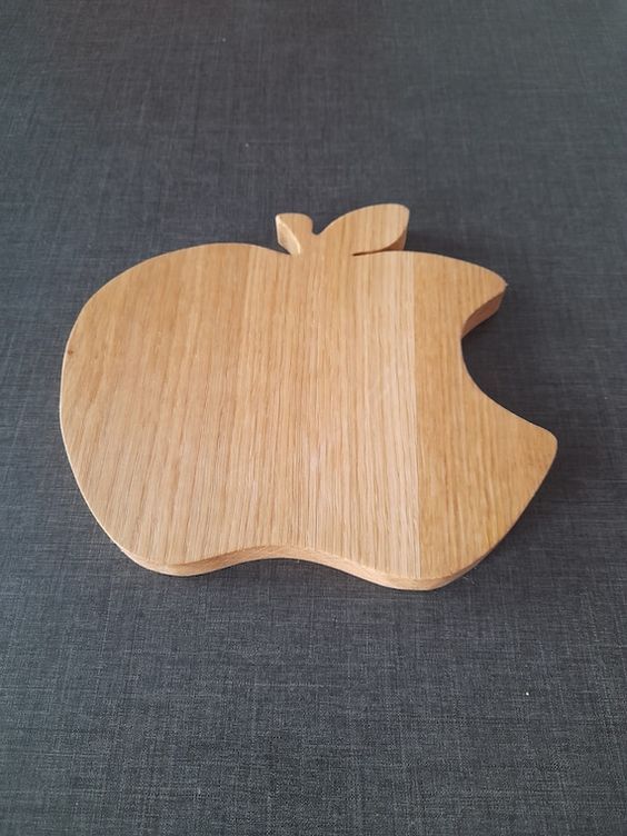 Apple-shaped dish