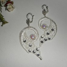 White lace earrings with Swarovski crystal and pearls