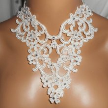 Necklace of Ceremony lace with arabesque pattern and flowers with Swarovski crystal
