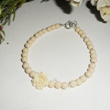 Pearls and rose bracelet in raw gorgon on silver clasp