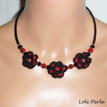 Original necklace with black and red crocheted flowers with crystal and glass beads