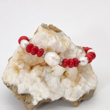 Cultured pearl and red gorgonian bracelet