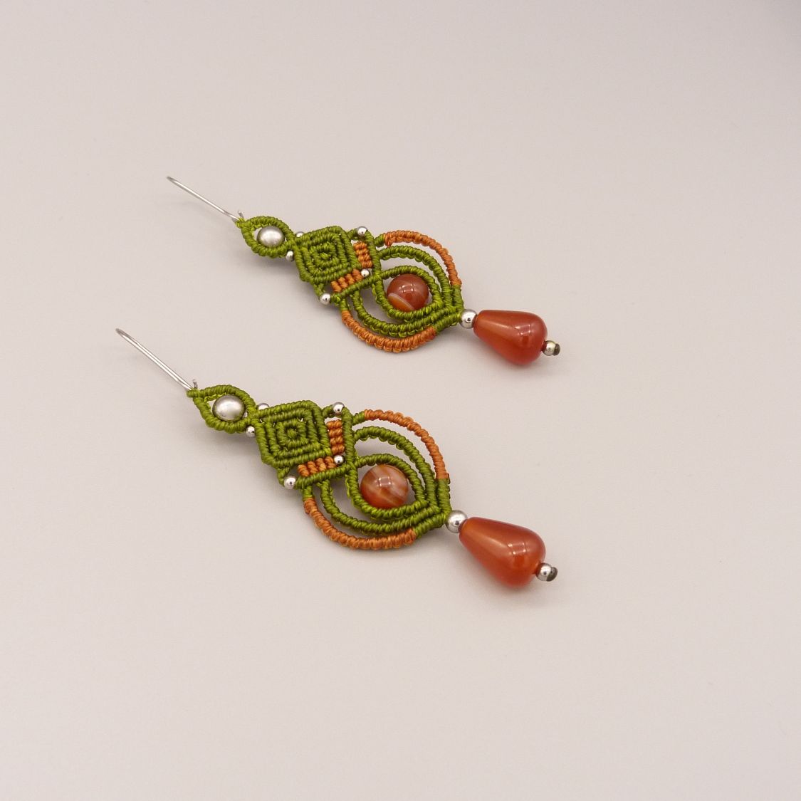 Green and caramel micro-macramé earrings with carnelian beads