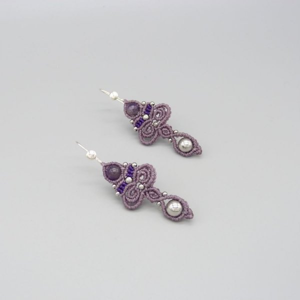 Purple micro-macram&eacute; earrings