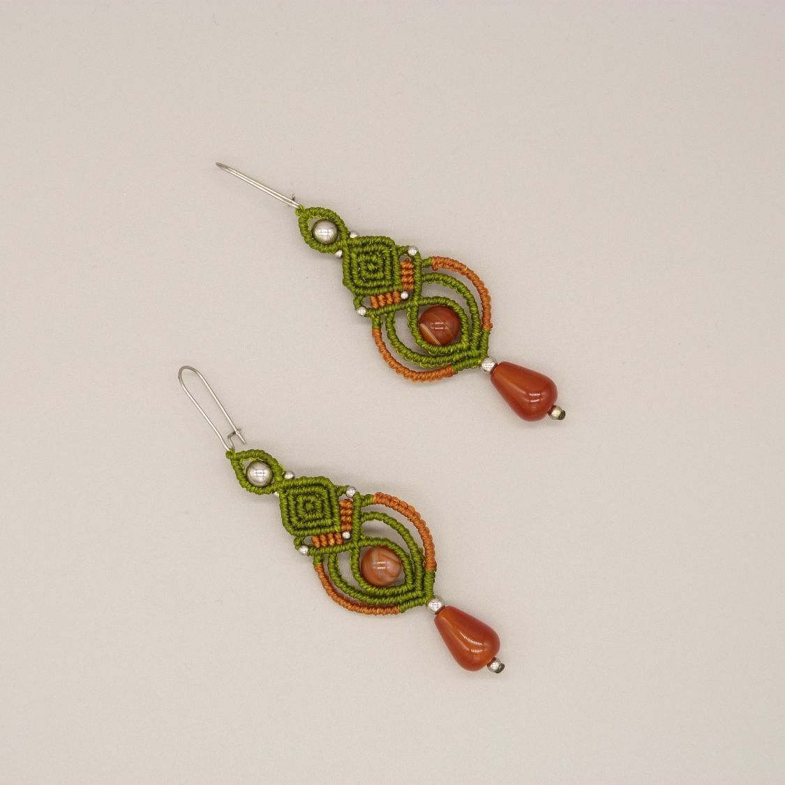 Green and caramel micro-macramé earrings with carnelian beads