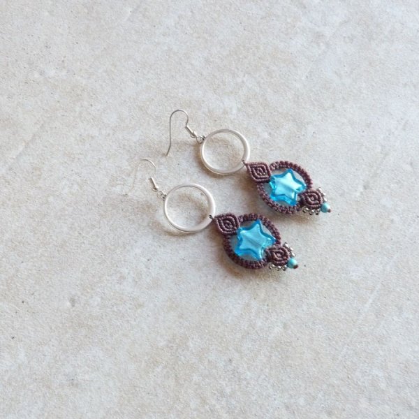 Earrings in micro-macram&eacute; chocolate brown/blue Murano glass star