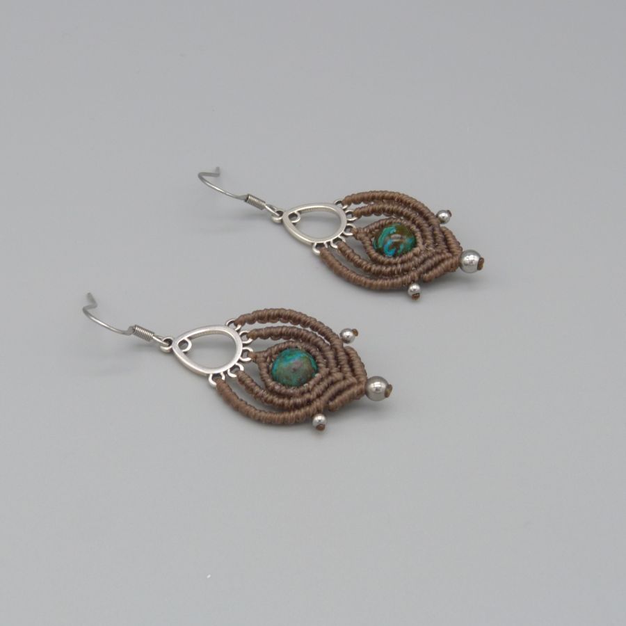 Earrings in hazelnut color micro-macramé with a chrysocolla bead