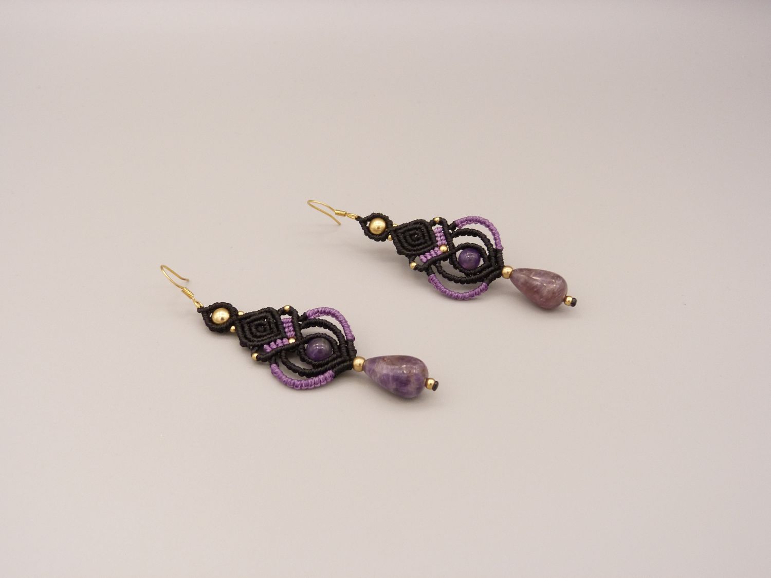 Black micro-macramé earrings with amethyst beads