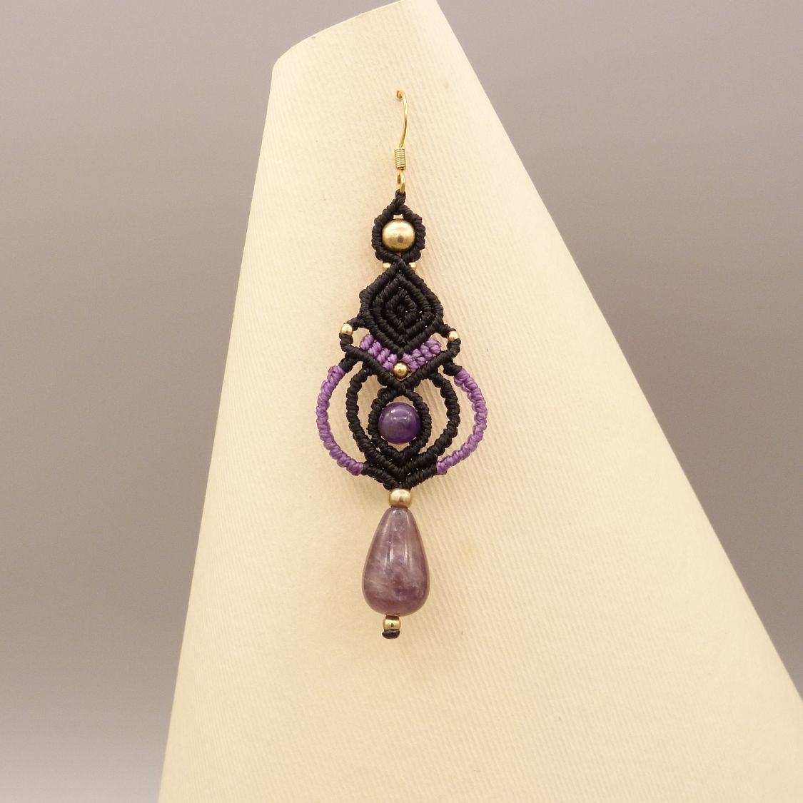 Black micro-macramé earrings with amethyst beads