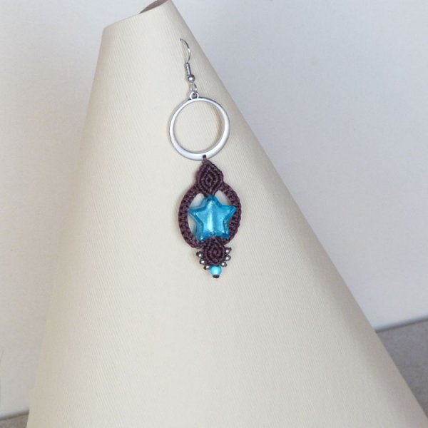 Earrings in micro-macram&eacute; chocolate brown/blue Murano glass star