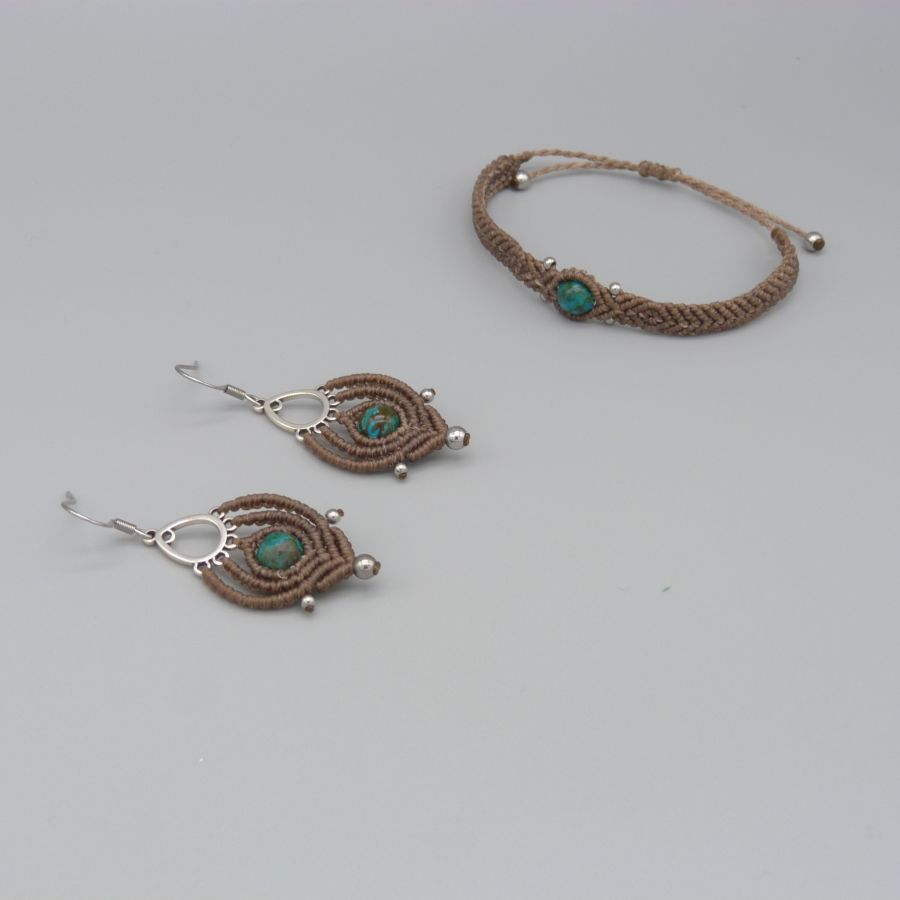 Earrings in hazelnut color micro-macramé with a chrysocolla bead